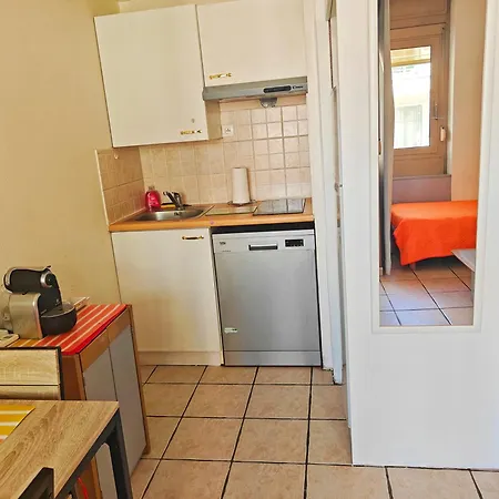 Centre Les Pins 公寓 *