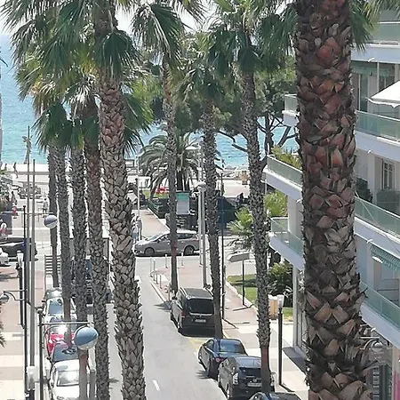 Apartment Centre Les Pins Juan-les-Pins